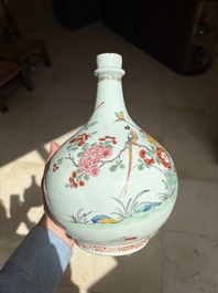 A very fine Dutch-decorated Japanese Arita bottle, Edo, 17th C.