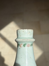 A very fine Dutch-decorated Japanese Arita bottle, Edo, 17th C.