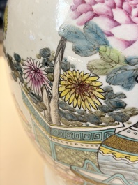 A Chinese famille rose 'Antiquities' dish, Tongzhi mark, 19/20th C.