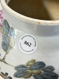 A Chinese famille rose 'Antiquities' dish, Tongzhi mark, 19/20th C.