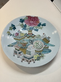 A Chinese famille rose 'Antiquities' dish, Tongzhi mark, 19/20th C.