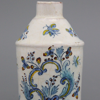 A round Brussels faience tea caddy, 18th C.