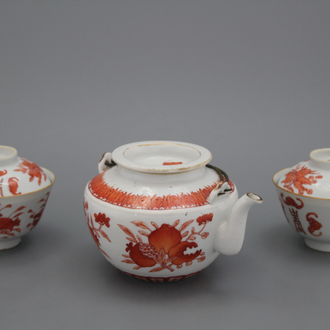 Theepot en 2 kopjes in Chinees porselein, 19e eeuw