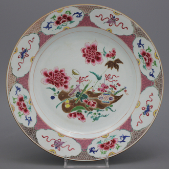 Grote schotel in Chinees porselein, famille rose, Qianlong