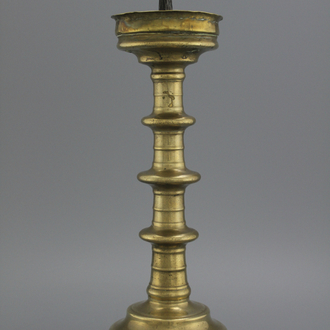 Grote bronzen piekkandelaar, 16e