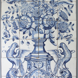 Grote Friese tegeltableau met bloemenvaas, 18e eeuw