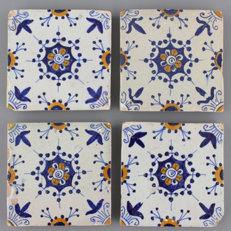 Lot de 4 petites carreaux en faïence de Delft, 17e