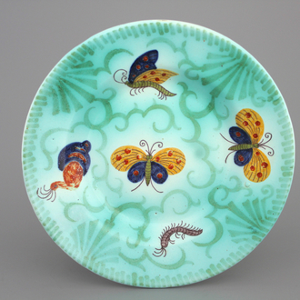 Assiette en faïence de Bruxelles, décor papillons, 18e