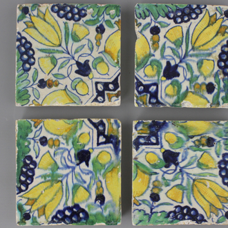 Lot de 4 petites carreaux en faïence de Delft, 17e