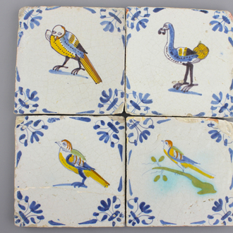 Lot van 4 polychrome Delftse tegels met vogels, 17e eeuw