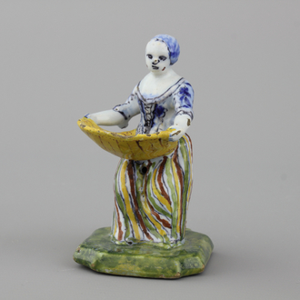 Salière fine en faïence polychrome de Delft en forme de dame, 18e