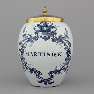 Pot à tabac, couvert en cuivre, en faïence de Delft, "MARTINIQUE", 18e