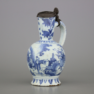 Pichet en faïence de Delft, bleu et blanc avec chinoiserie, couvert en étain, fin 17e