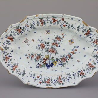 Grand plat oval et salière en faïence française, Sinceny, 18e