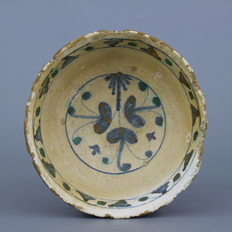 Bol en majolique polychrome d'Anvers, 2e moitié 16e
