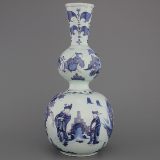Un grand vase double gourde en faïence de Delft, fin 17ème