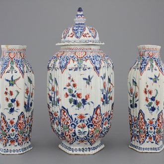 Garniture en 3 pièces en faïence de Delft, décor cachemire, env. 1700