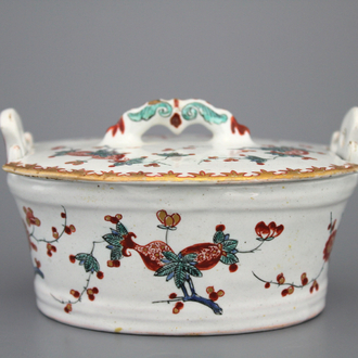 Beurrier en faïence de Delft doré, style Kakiemon, 18e