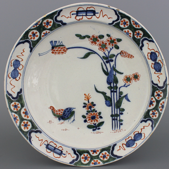 Plat de cailles en faïence polychrome de Delft en style Kakiemon, début 18e
