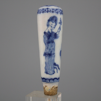 Poignée de couteau rare en faïence de Delft, bleu et blanc avec chinoiserie, fin 17e