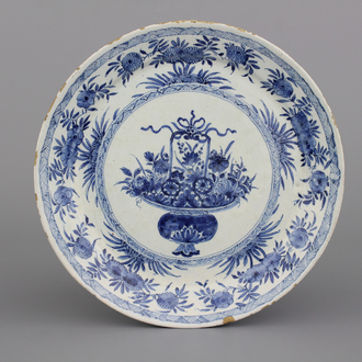 Plat fin à crèpes en faïence de Delft, bleu et blanc avec chinoiserie, env. 1720
