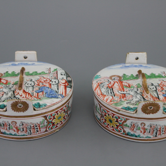 Dos de brosse en faïence de Delft, bleu et blanc, décor gens dansant, env. 1700