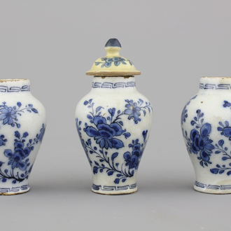 Garniture miniature en faïence de Delft, bleu et blanc, 18e