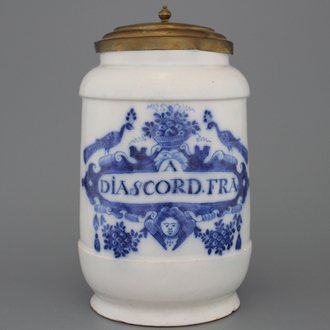 Grand pot de pharmacie couvert, forme albarello, en faïence de Delft, bleu et blanc, 18e