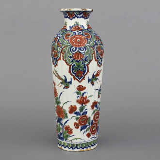 Vase côtelé en faïence de Delft, décor cachemire, Adriaen Kocx, De Grieksche A, 1686-1701