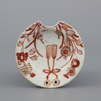 Plat à barbe miniature et rare en faïence de Delft, style Imari, 18e
