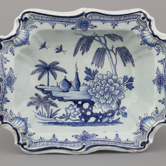 Bassin en faïence de Delft, bleu et blanc avec chinoiserie, 18e
