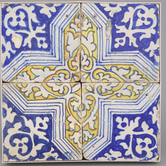 Lot de 4 carreaux décoratifs encadrés en majolique d'Anvers, env. 1580