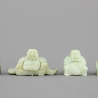 Groep van 4 Chinese boeddhafiguren gegraveerd in hardsteen, 20e eeuw