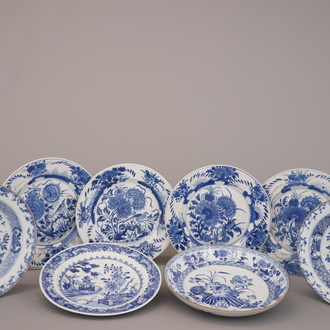 Groep van 8 blauw en witte borden in Chinees porselein, 18e eeuw