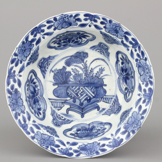 Blauw en witte Wan-Li 'klapmuts' kom in Chinees porselein, Ming-dynastie, 16e eeuw