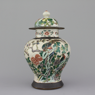 Vaas met deksel in Chinees porselein, famille verte, Nanking, 19e eeuw