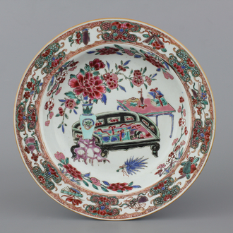 Bord in Chinees porselein met interieur, famille rose, Yongzhen, 18e eeuw