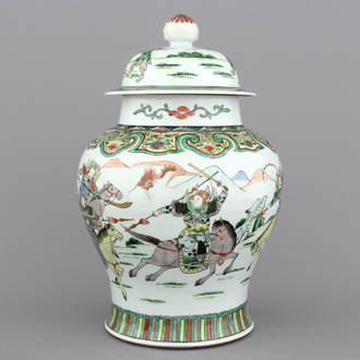 Wucai vaas met deksel in Chinees porselein met afbeelding van krijgers te paard, 19e eeuw