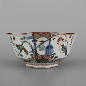 Nederlands beschilderde octagonale kom in Chinees porselein, Kakiemon stijl, Qianlong, 18e eeuw