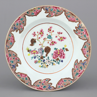 Schotel in Chinees porselein, famille rose, Yongzheng, ca 1720