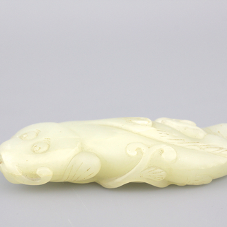 Chinese figuur van een vis in celadon jade, Qing-dynastie