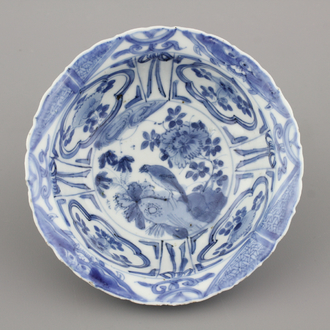 Blauw en witte Wan-li 'klapmuts' kom in Chinees porselein, Ming-dynastie