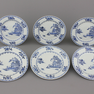 Lot van 6 blauw en witte borden in Chinees porselein met landschappen, 18e eeuw
