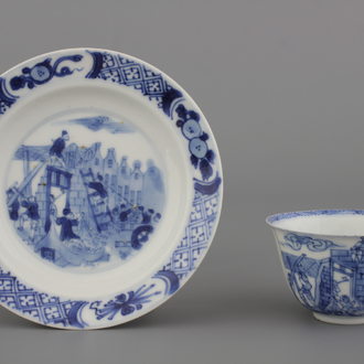 Blauw en witte kop en schotel met decor van "Oproer in Rotterdam" ('Rotterdam Riot'), Kangxi