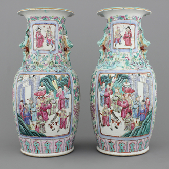 Paar vazen in Chinees porselein met paleisscenes, famille rose, 19e eeuw