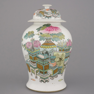 Fijne Qianjiang balustervaas met deksel, ca 1900