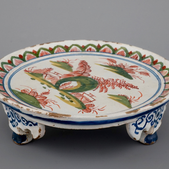 A Dutch Delft tripod saucer in cashemire palette, ca. 1700