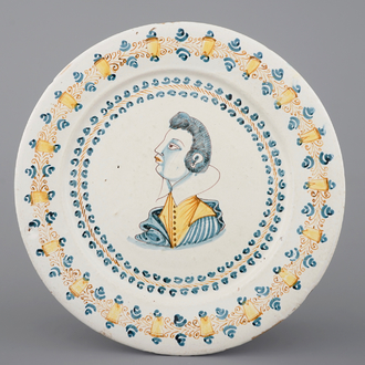 An Italian maiolica Castelli d'Abruzzo portrait dish, ca. 1620
