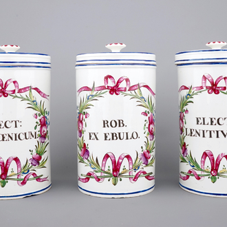 A set of 3 French pharmacy jars and covers, Strasbourg (?), 18th C.