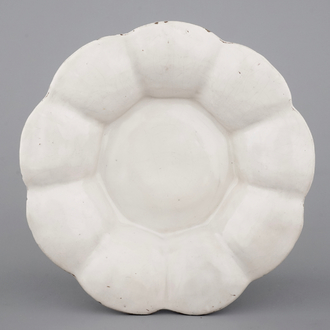 A white Delft lobed dish, 17th C.